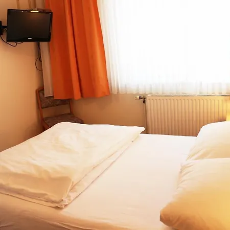 Haus Zu Den Zwei Eichen Homestay *