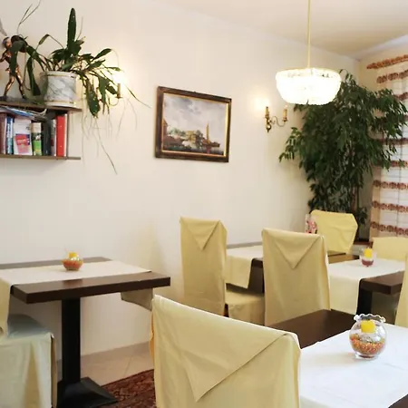 Haus Zu Den Zwei Eichen Homestay Perchtoldsdorf