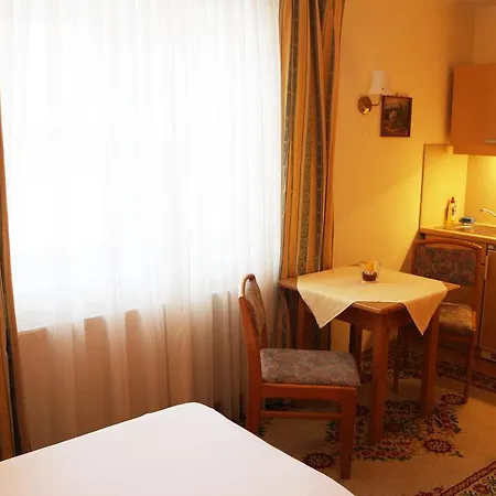 Haus Zu Den Zwei Eichen Homestay *