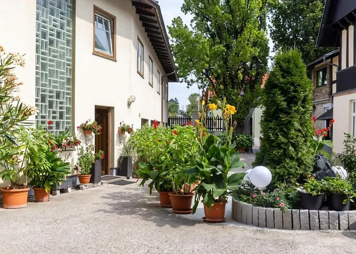 Haus Zu Den Zwei Eichen Homestay