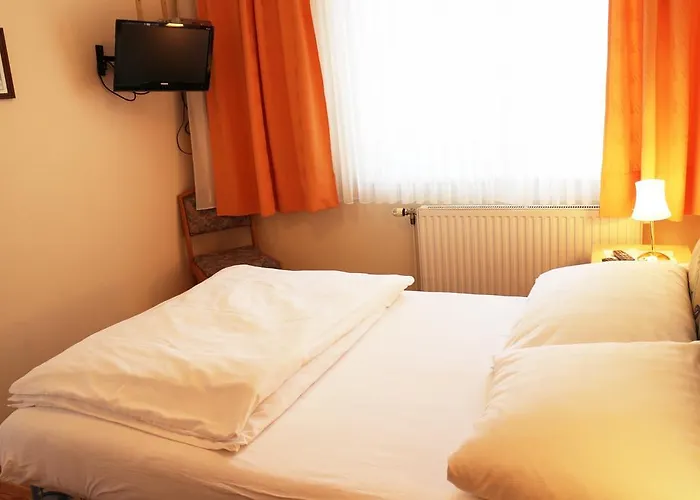 Haus Zu Den Zwei Eichen Homestay *