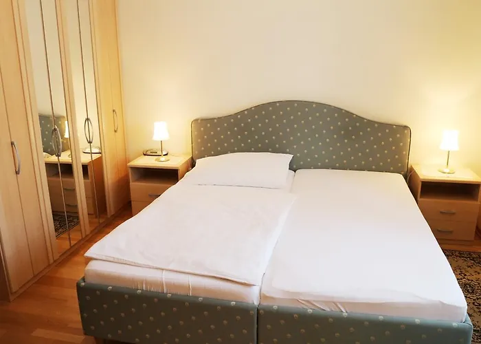 Haus Zu Den Zwei Eichen Homestay Perchtoldsdorf