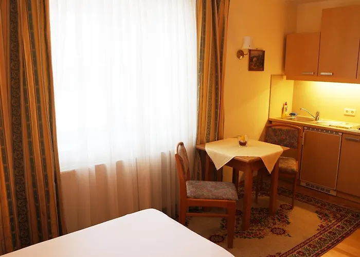 Haus Zu Den Zwei Eichen Homestay *